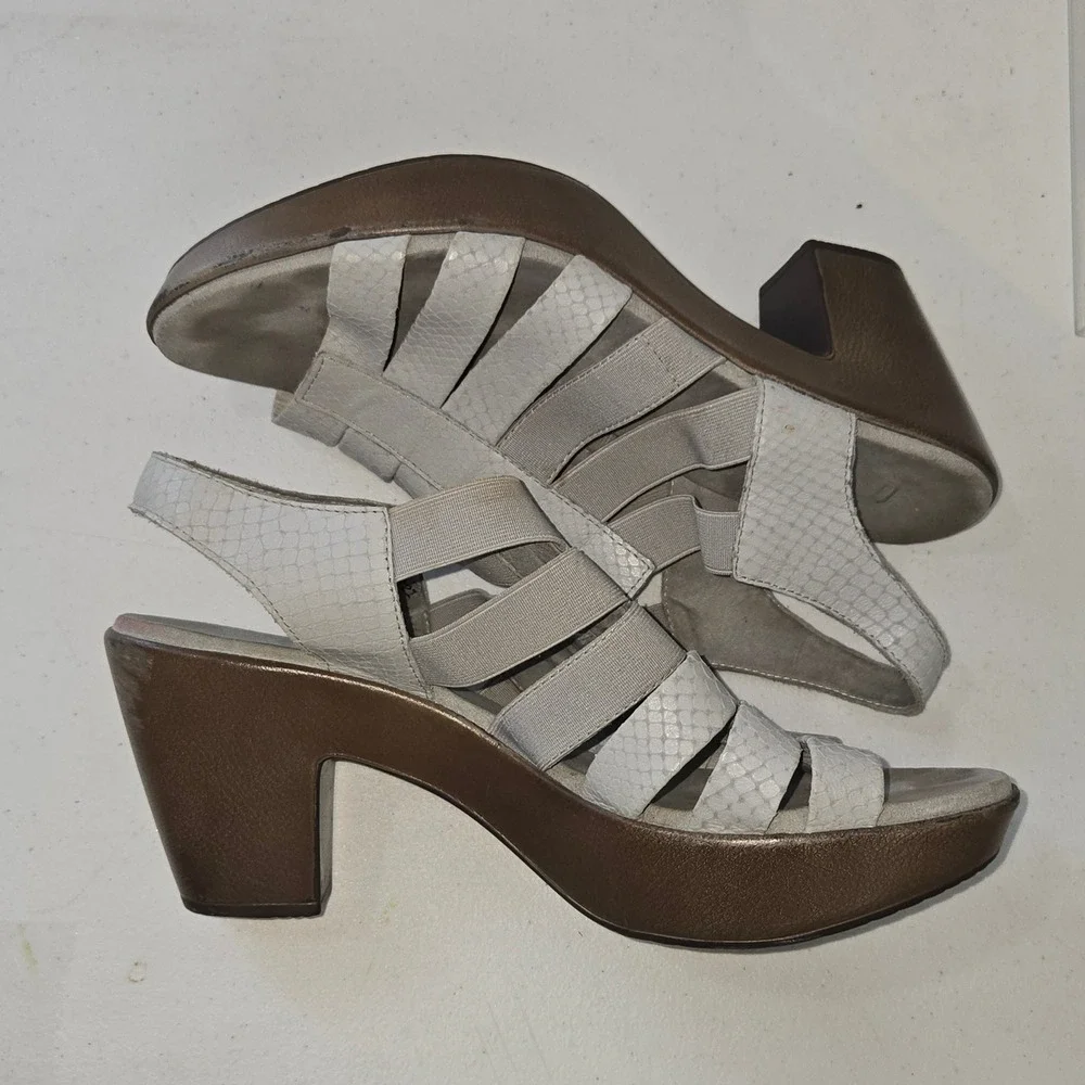 Munro American 9921 Womens 10 M White Snake Print Elastic Strappy Wedge Sandals
